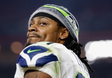 Beast Mode is Back! Marshawn Lynch Signs with Seahawks