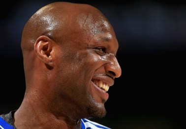 Lamar Odom was removed from a flight, and all signs indicate he's back to his old ways