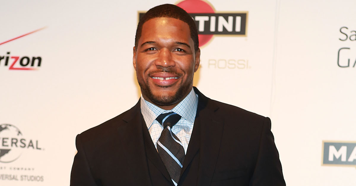 Look At What A 15 Year Nfl Career Did To Poor Michael Strahans Fingers Fanbuzz 