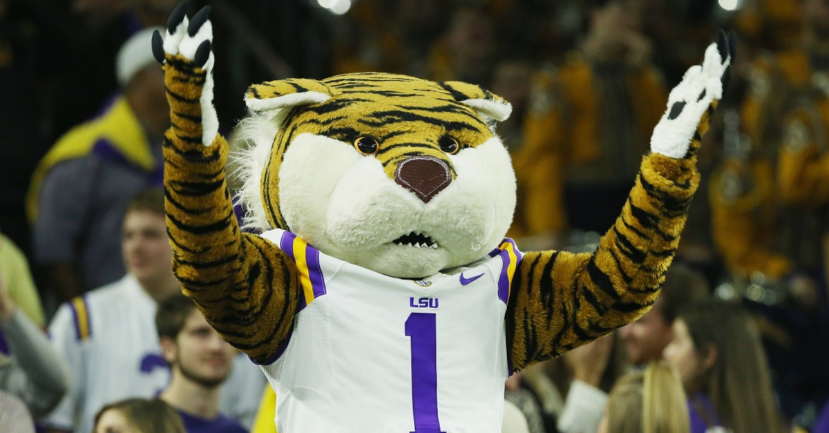 Sports Illustrated names the darkhorse candidate to take over at LSU ...