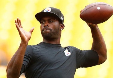 Report: Michael Vick in talks to sign one more NFL contract