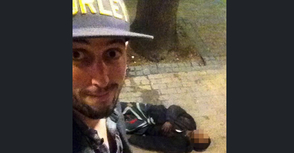 Held up at knife point, dude KO’s robber and then takes a selfie with him