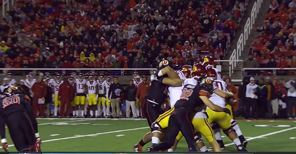 USC gets a gift from the Pac-12 refs on this controversial call - FanBuzz