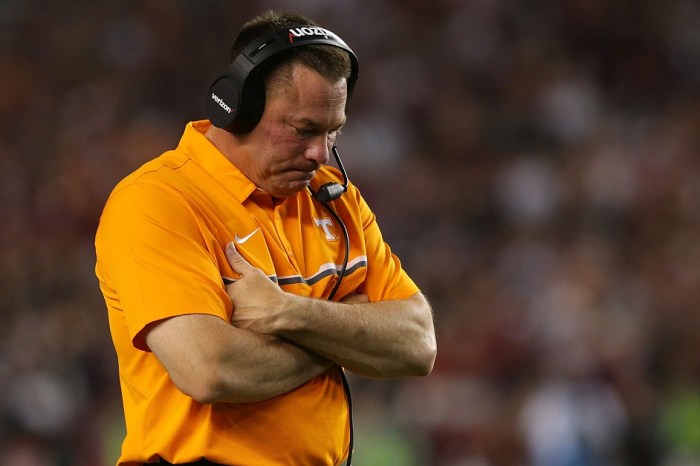 Old tweet from Tennessee football shows an incredibly poor decision by Butch Jones