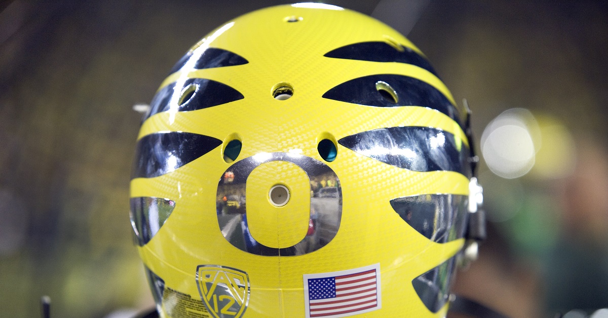 Two Oregon players reportedly banned from campus following assault investigation