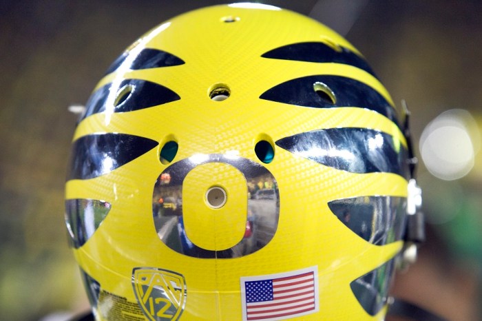 Two Oregon players reportedly banned from campus following assault investigation