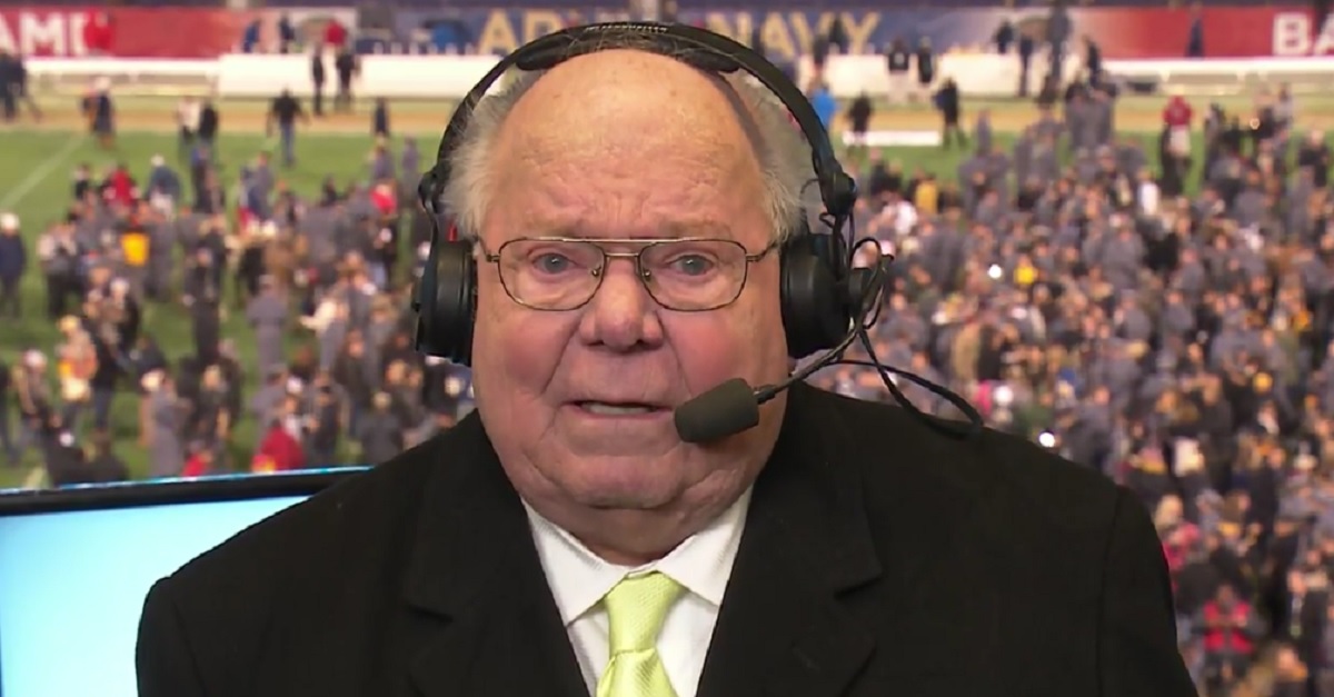 An emotional Verne Lundquist signs off for the final time for CBS college football