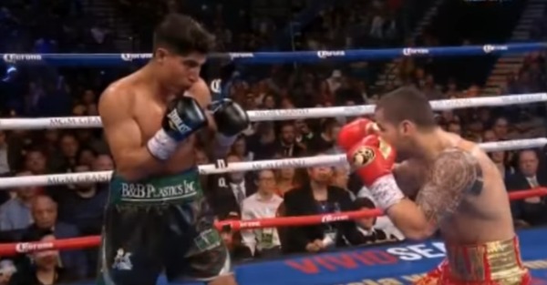 World boxing champ loses his belt in a KO so brutal he was lights out for several minutes