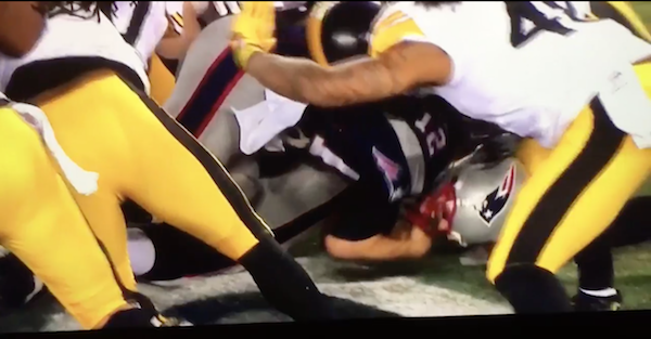 Controversial call helps New England Patriots nip Pittsburgh Steelers in  key game - CBS News