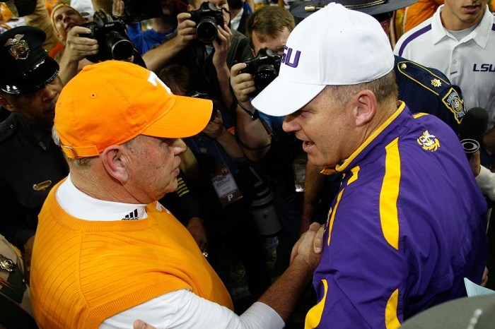 Les Miles acknowledges report that he’s been targeted for Tennessee’s coaching vacancy