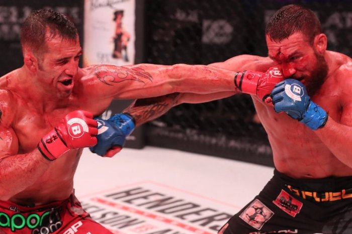 Doctors had to stop a bloody Bellator bout, and people are freaking out over what his cut looked like