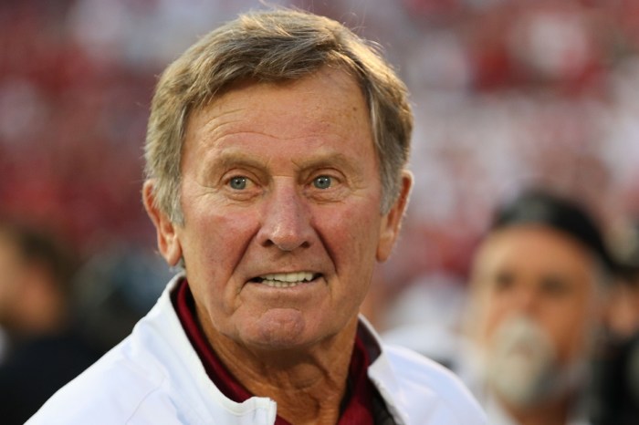 Florida legend Steve Spurrier trolls Tennessee over its extended coaching search