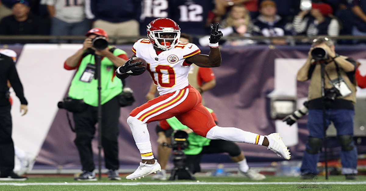 The NFL may be about to hand out a fine Tyreek Hill’s peace sign | Fanbuzz
