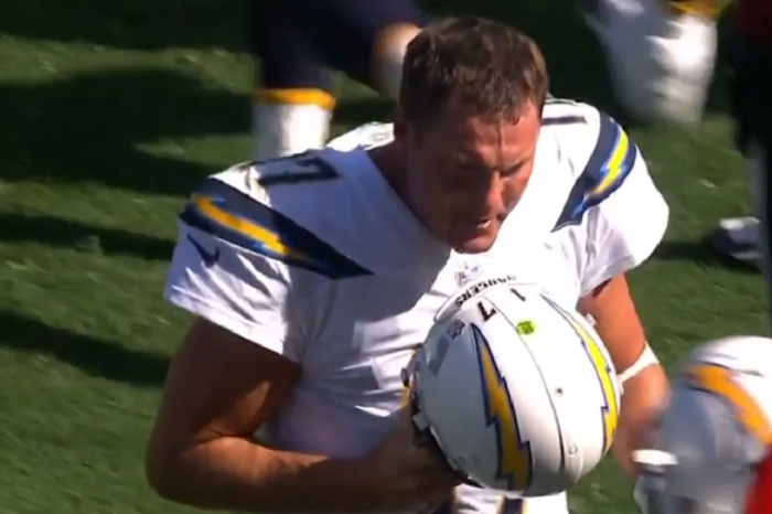 Six-time Pro Bowler loses his mind and tears into coordinator after ripping off wristband