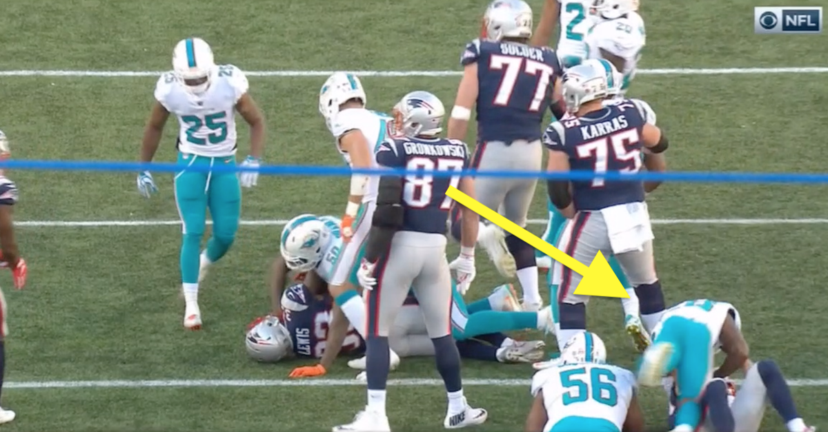 Dolphins defender ejected after throwing a punch at Patriots player