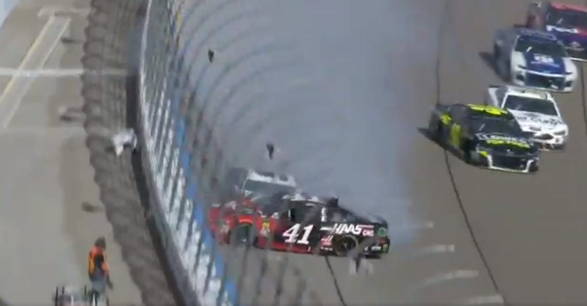 Two contenders knocked out of the race after a crash in Las Vegas