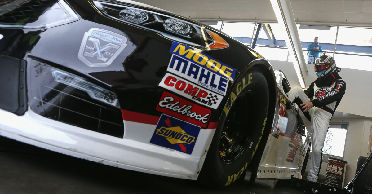Kevin Harvick’s crew chief addresses a strange issue with Vegas’ winning car