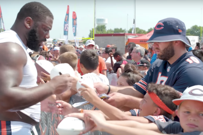 Bears Backup QB Goes Incognito to Trick Teammates for Autographs