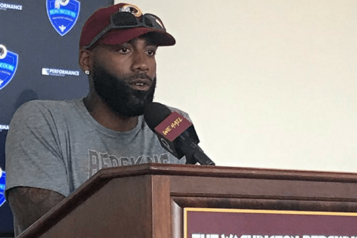 DeAngelo Hall Roasts Jay Cutler in Epic Fashion During Retirement Speech