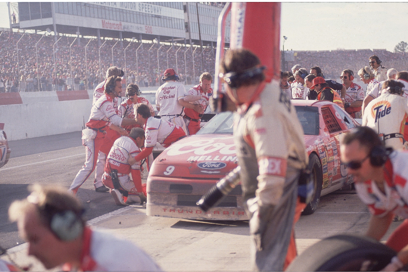 Bill Elliot's crew after crash into pit road at 1990 Atlanta Journal 500