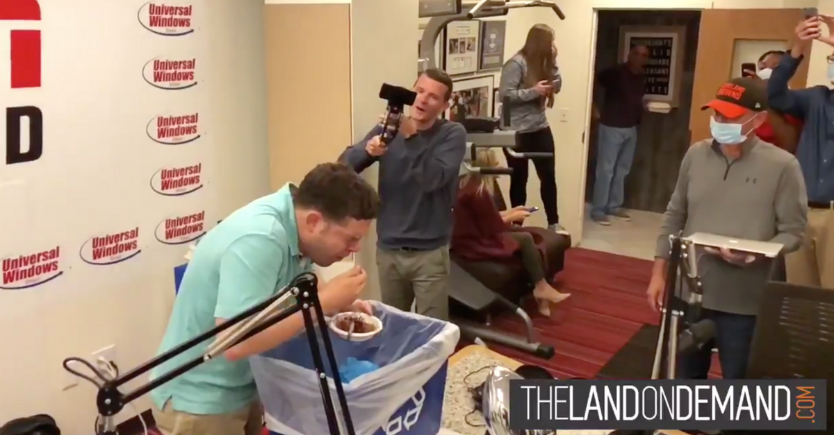 Cleveland radio host eats poop after Browns draft Baker Mayfield