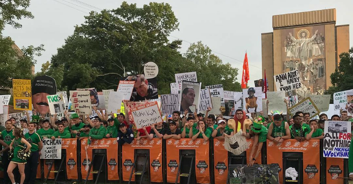 Hilarious College GameDay sign takes aim at Astros