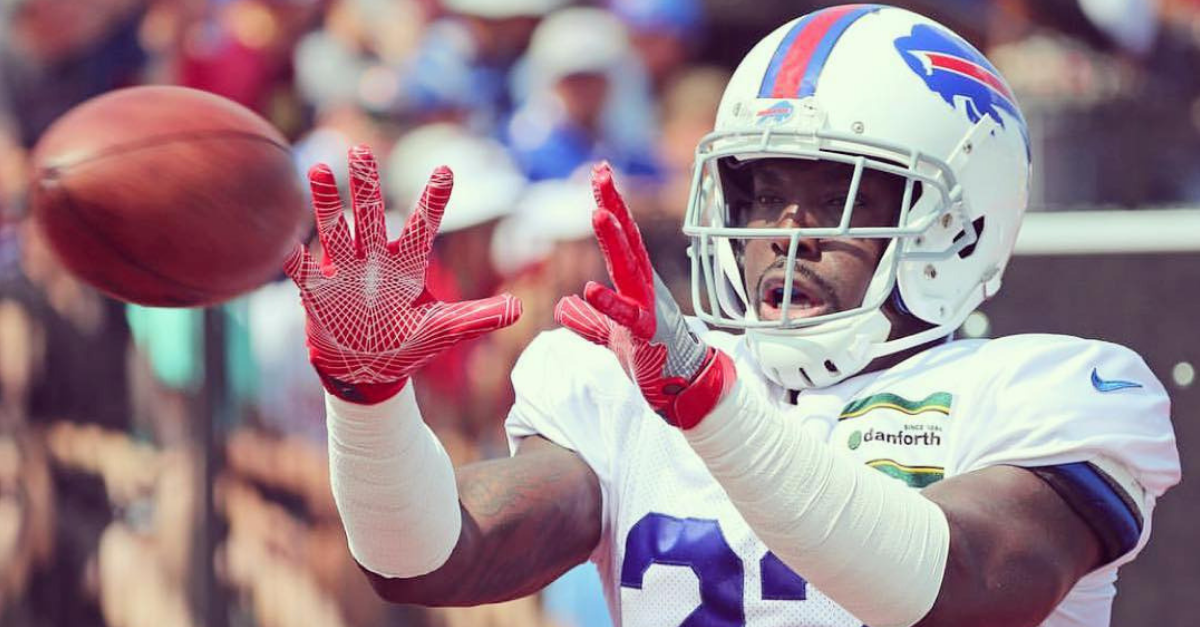 Bills Vontae Davis retires at halftime against the Chargers 