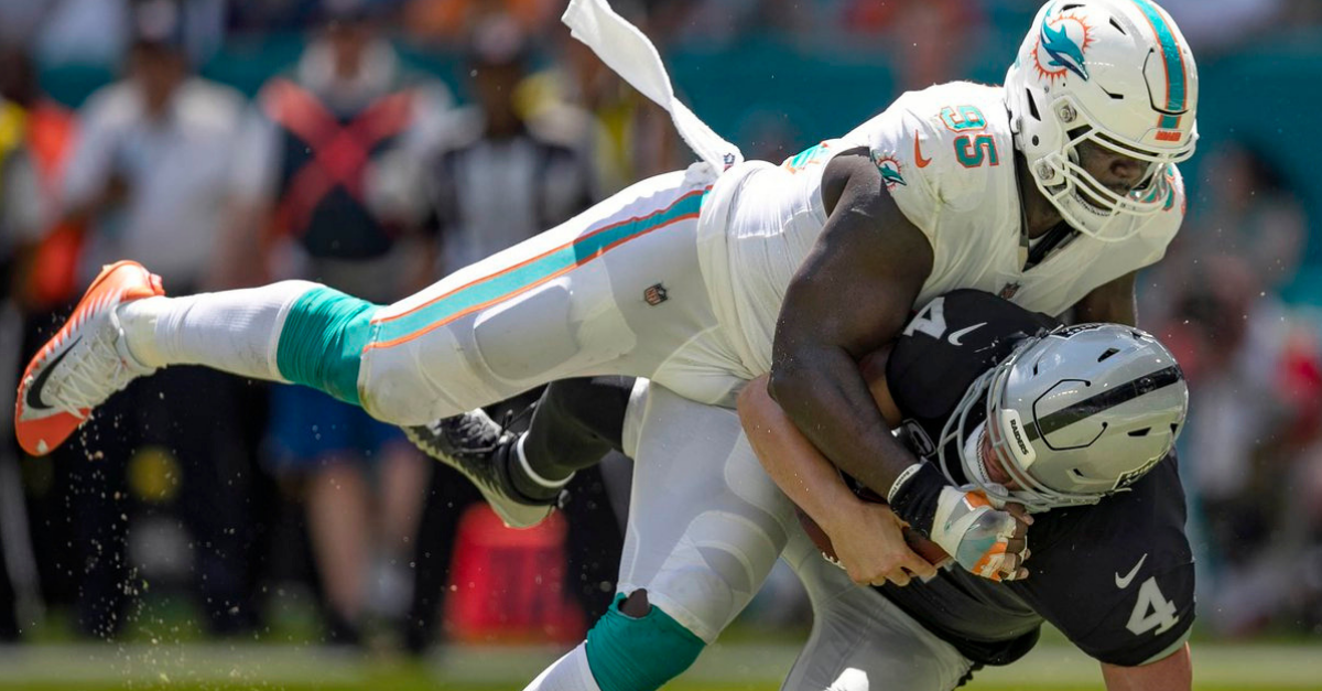 Miami Dolphins DE William Hayes tears ACL trying to avoid roughing-the- passer penalty on sack – Sun Sentinel