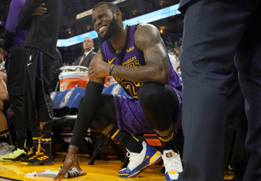 Lakers Rout Warriors on Christmas, But Lose LeBron James to Injury
