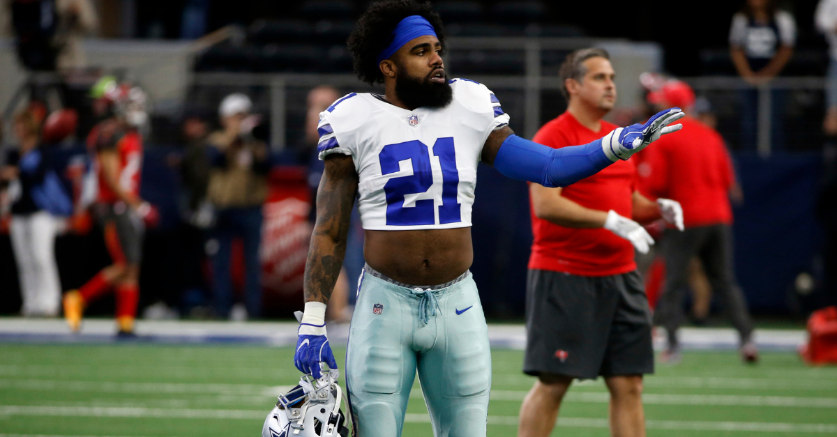 Dallas Cowboys RB Ezekiel Elliott shows off 'Feed Me' tattoo on stomach