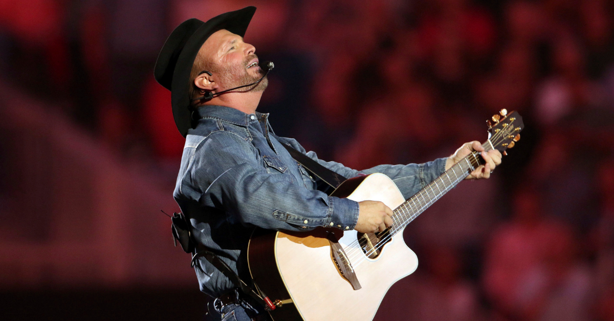 Garth Brooks' Tom Petty Tribute Rocked 'The Swamp' Like No Other FanBuzz