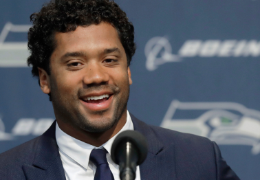 Russell Wilson Gifts $12,000 in Amazon Stock to Entire Seahawks O-Line