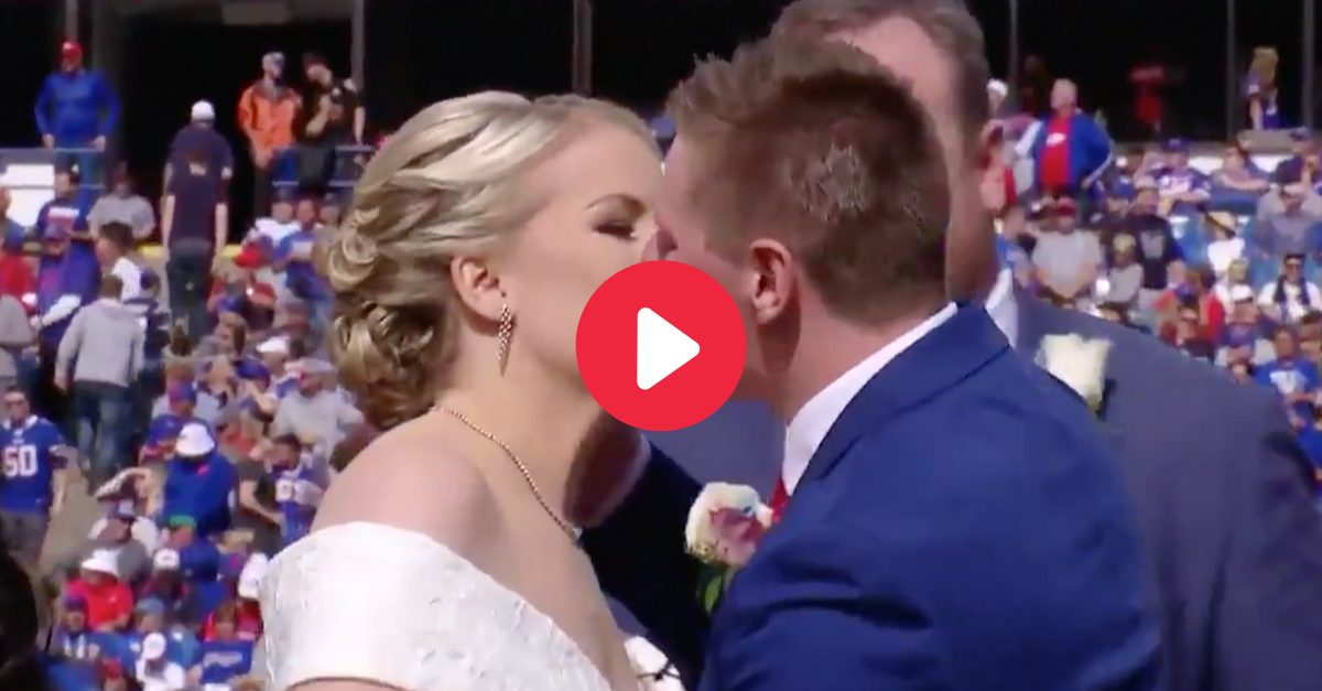 Couple gets married at halftime of Buffalo Bills game in NFL wedding