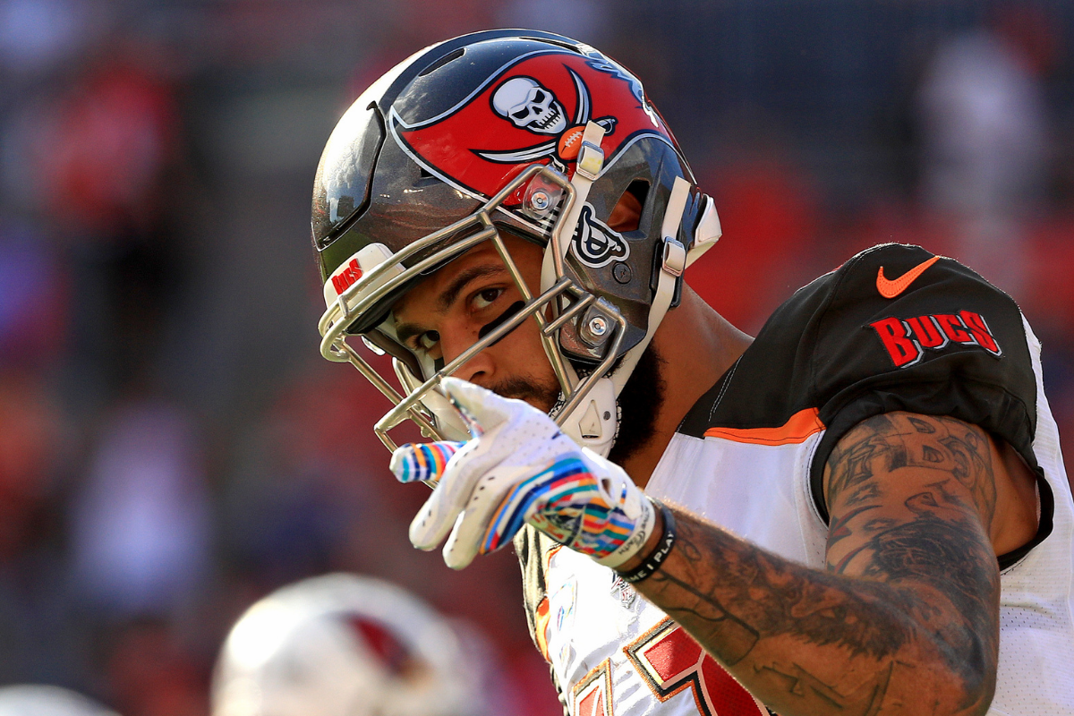 Mike Evans acknowledges the crowd during a Tampa Bay Buccaneers game.