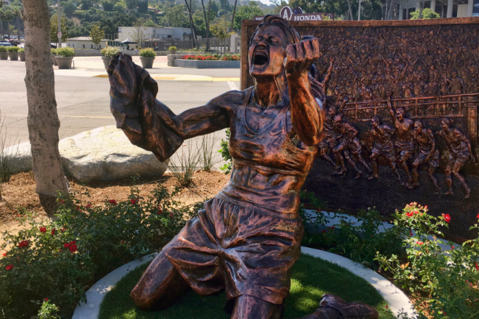 Statue Honoring U.S. Soccer’s 1999 World Cup Unveiled at Rose Bowl