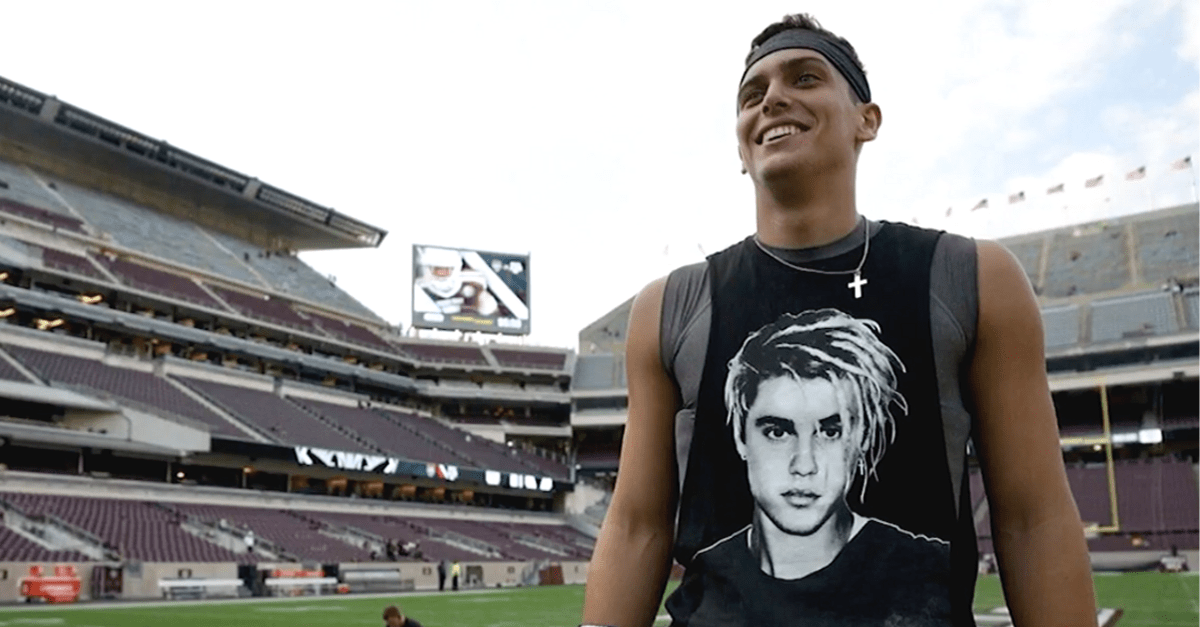 Arkansas QB Blames Justin Bieber Shirt for Horrendous 5 INT Game