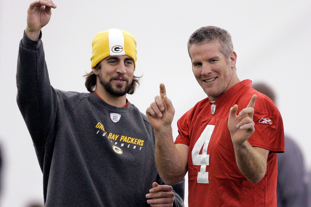 Aaron Rodgers and Brett Favre smile together with the Packers.