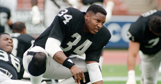 What If Bo Jackson’s Hip Injury Never Happens?