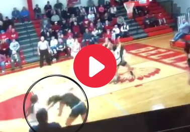 HS Star Roughly Pulls Opponent's Hair During Game