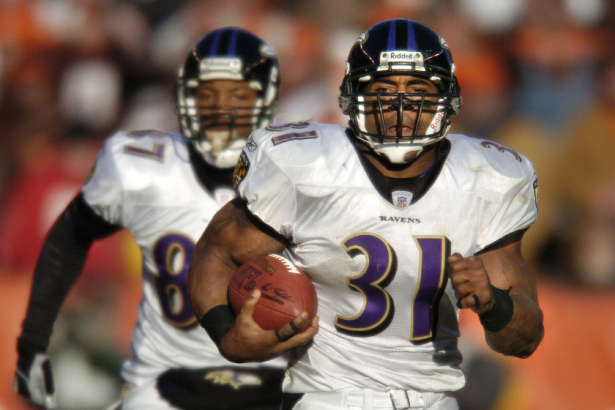 Jamal Lewis runs the ball against the Browns in 2003.