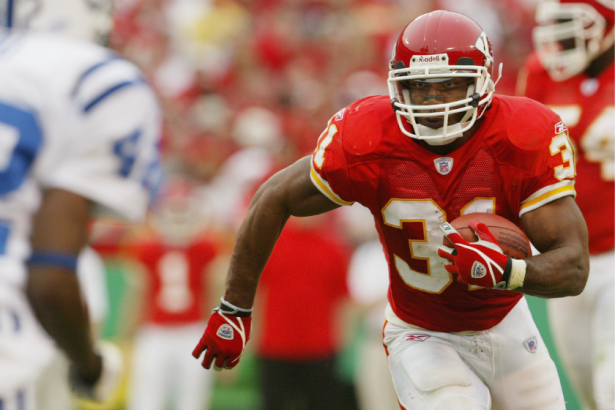 Priest Holmes carries the ball during a 2004 NFL game.