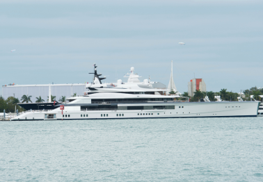 Jerry Jones' $250 Million Yacht is Longer Than a Football Field