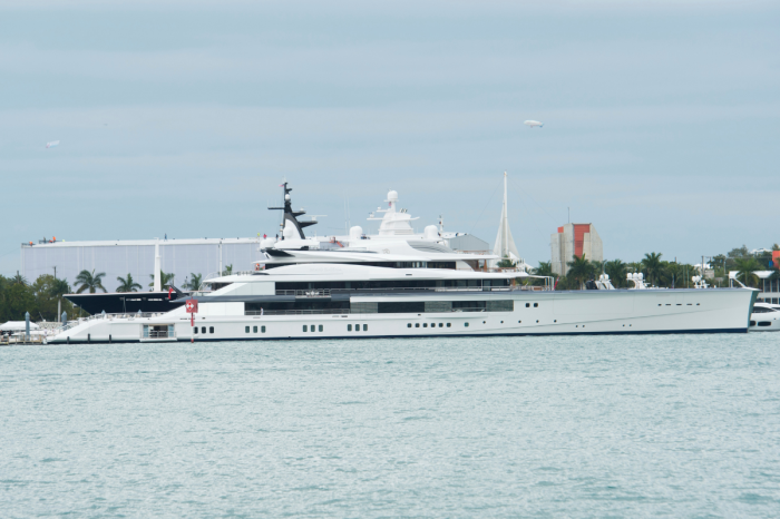 Jerry Jones’ $250 Million Yacht is Longer Than a Football Field