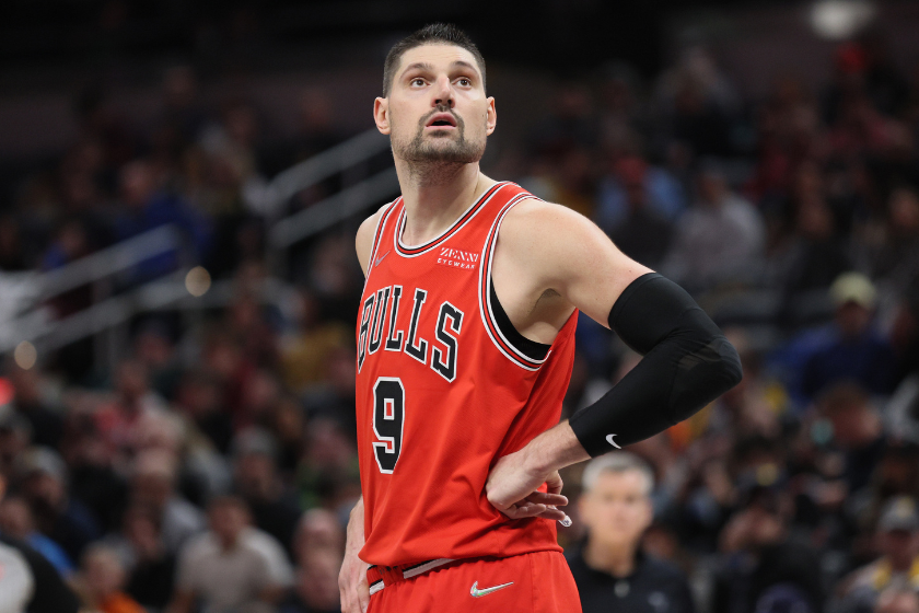Nikola Vucevic checks the scoreboard during a stoppage in play of a Chicago Bulls game