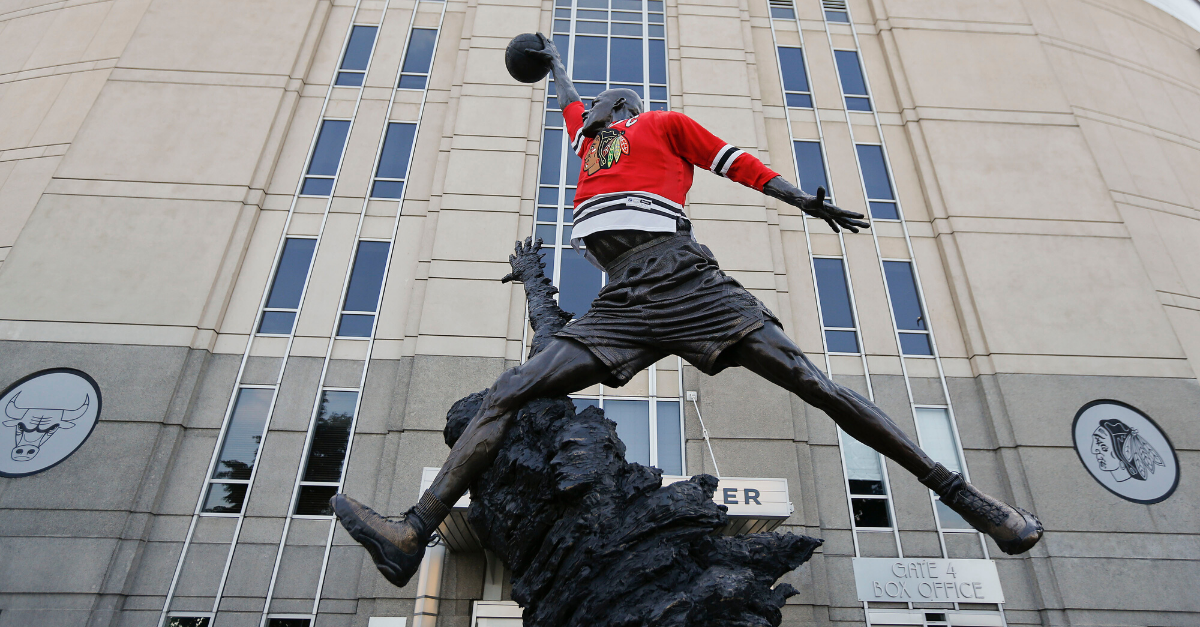 Accustomed to Scully amplitude Michael Jordan's Statue: “The Spirit” is the Best Photo-Op in Sports |  Fanbuzz