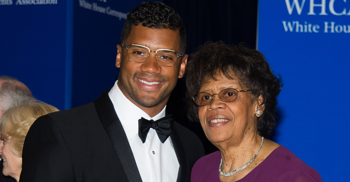 Russell Wilson's Mom Building 'Portable Hospitals' to Fight COVID