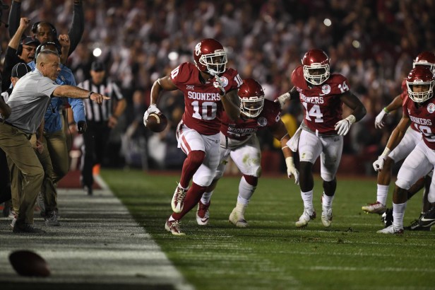 Oklahoma DB Steven Parker scores a 46-yard fumble return against Georgina in the 2018 Rose Bowl.