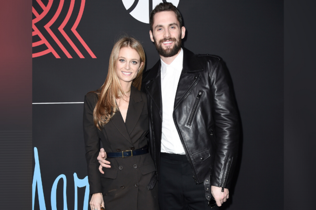 suppe Articulation opadgående Kevin Love Proposes to Supermodel Girlfriend Kate Bock - FanBuzz