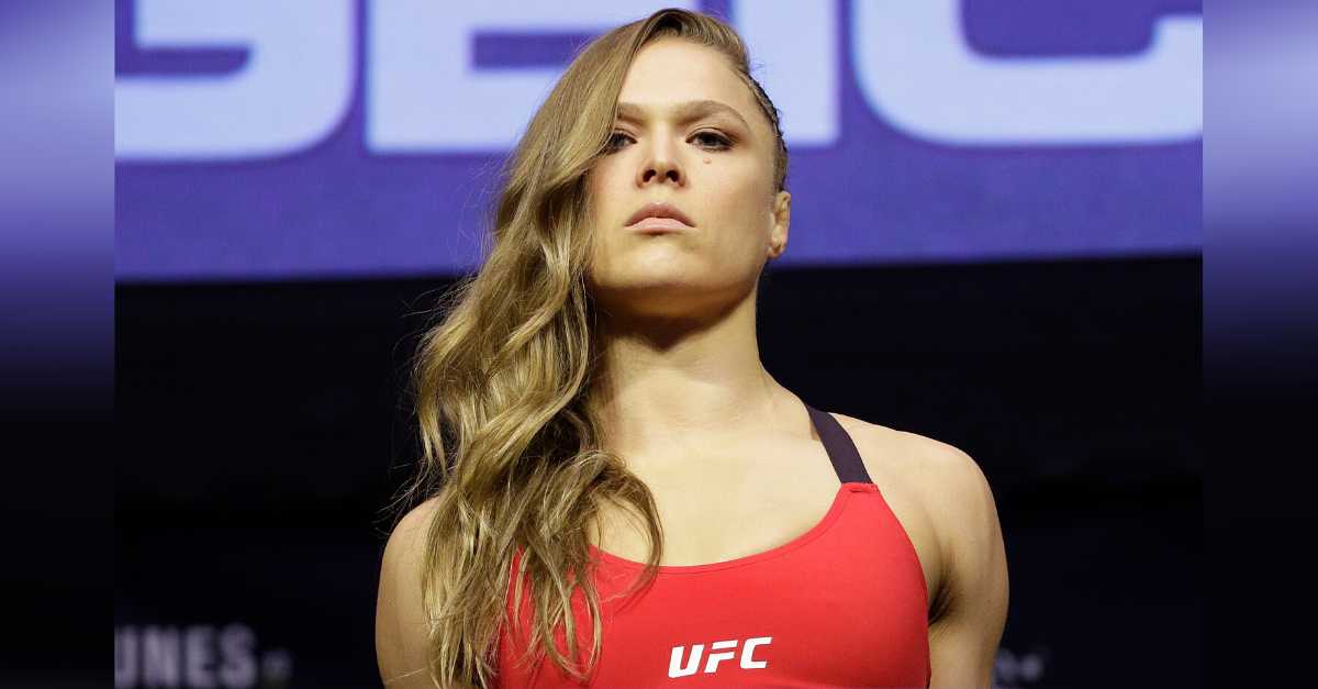 Ronda Rousey beat up ex boyfriend for taking nude - YouTube
