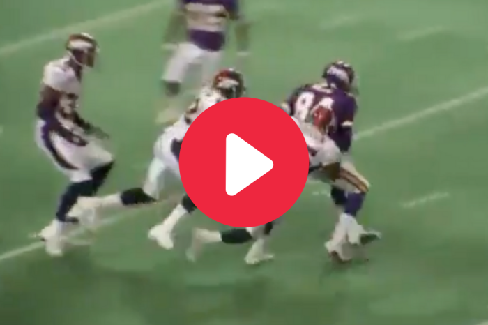 Randy Moss’ No-Look Lateral TD Showed the Legend’s Incredible Awareness
